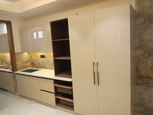 Room in 4 BHK Builder Floor at Sector 85 – for Sale
