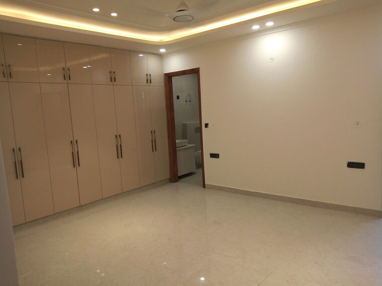 Room, sector 85 4 Bedroom 350 Sq.Yd. Builder Floor In Sector 85 Faridabad 10472428