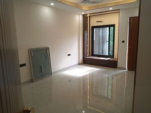 Room in 4 BHK Builder Floor at Sector 85 – for Sale