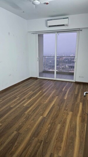 Room in 3.5 BHK Apartment at Emaar Palm Gardens, Sector 83 – for Sale