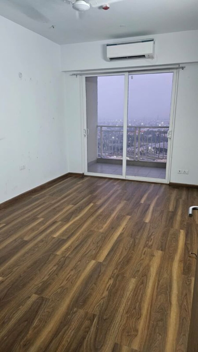 Room, emaar-palm-gardens 3.5 Bedroom 1900 Sq.Ft. Apartment In Sector 83 Gurgaon 10472120