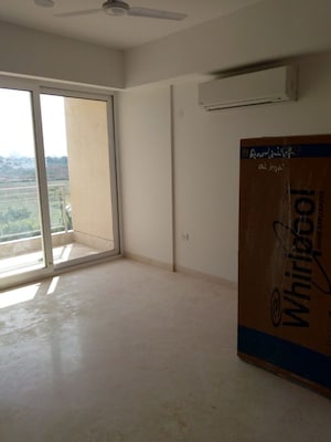 Room in 3.5 BHK Apartment at Emaar Palm Gardens, Sector 83 – for Sale
