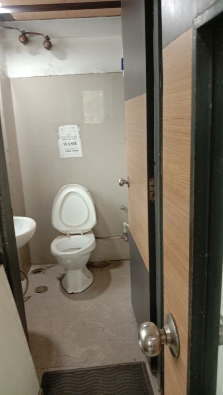Bathroom, kamgar putala vasahat Commercial Office Space 1000 Sq.Ft. In Kamgar Putala Vasahat Pune 10472419
