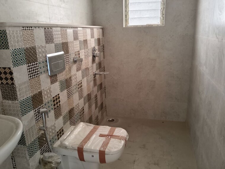 Bathroom, jodhpur park 4 Bedroom 2740 Sq.Ft. Builder Floor In Jodhpur Park Kolkata 10460779