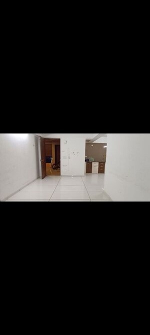 Room in 2 BHK Apartment at Kavisha Amara, Shela – for Rent