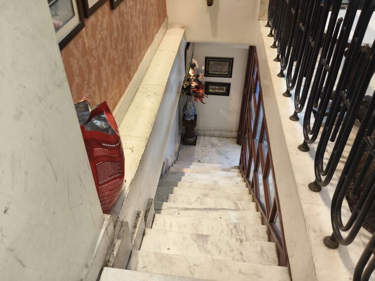Balcony, palm-avenue 6 Bedroom 2300 Sq.Ft. Builder Floor In Ballygunge Kolkata 10472477