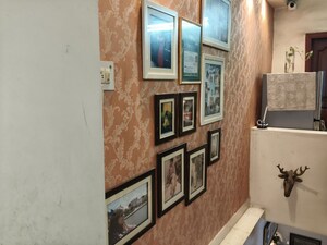Furnished Amenities in 6 BHK Builder Floor at Palm Avenue, Ballygunge – for Sale