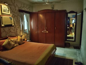 Living Room in 6 BHK Builder Floor at Palm Avenue, Ballygunge – for Sale