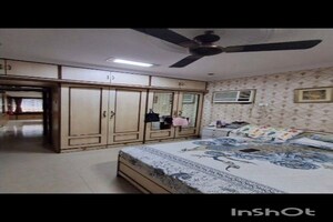 Bedroom in 2 BHK Apartment at Andheri West – for Rent