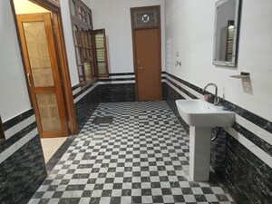 Bedroom in 2 BHK Apartment at Anam Enclave, Faizabad Road – for Rent