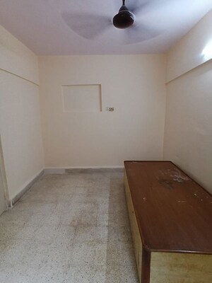 Room in 1 BHK Apartment at Alica Nagar CHS, Kandivali East – for Rent