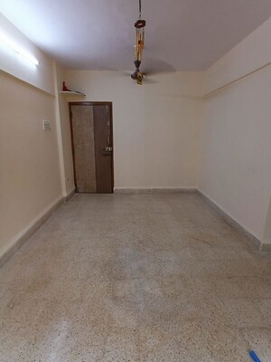 Room in 1 BHK Apartment at Alica Nagar CHS, Kandivali East – for Rent
