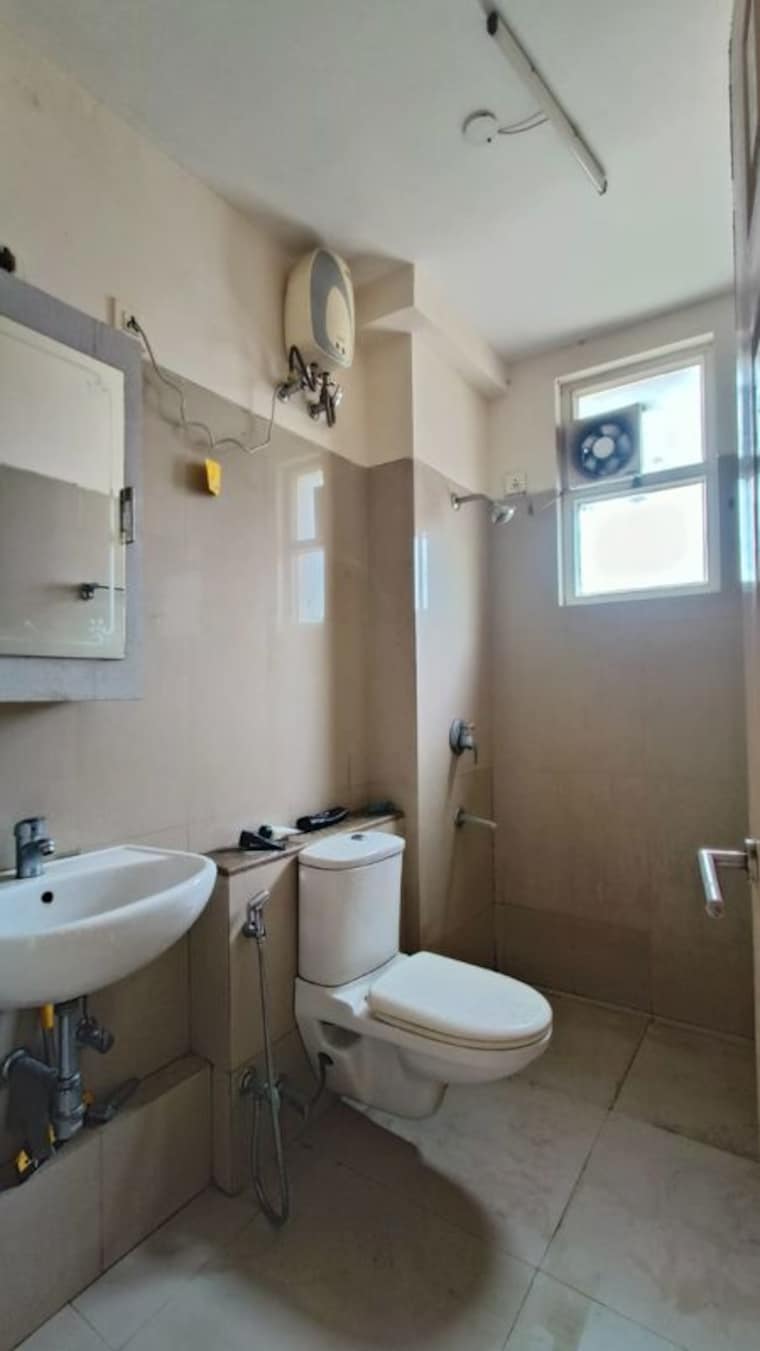 Bathroom, emaar-mgf-emerald-hills 3 Bedroom 1380 Sq.Ft. Apartment In Sector 65 Gurgaon 10472591