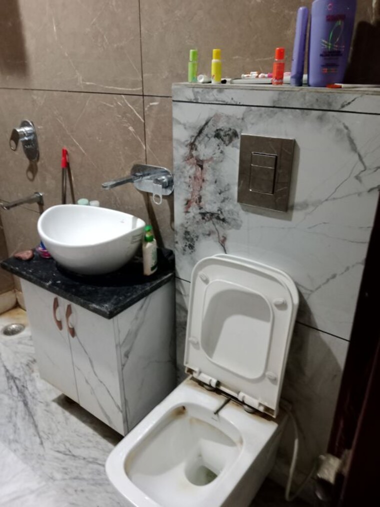 Bathroom, sector 18 3 Bedroom 1950 Sq.Ft. Builder Floor In Sector 18 Panipat 10472654