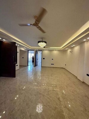 Room in 3 BHK Apartment at Saket – for Rent