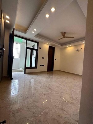 Room in 3 BHK Apartment at Saket – for Rent