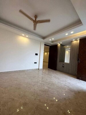 Room in 3 BHK Apartment at Saket – for Rent
