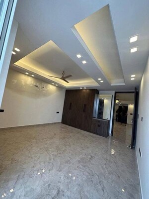 Room in 3 BHK Apartment at Saket – for Rent