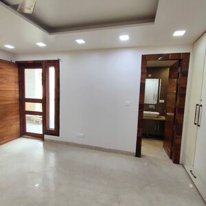 Room in 5 BHK Builder Floor at Model Town Phase 1 – for Rent