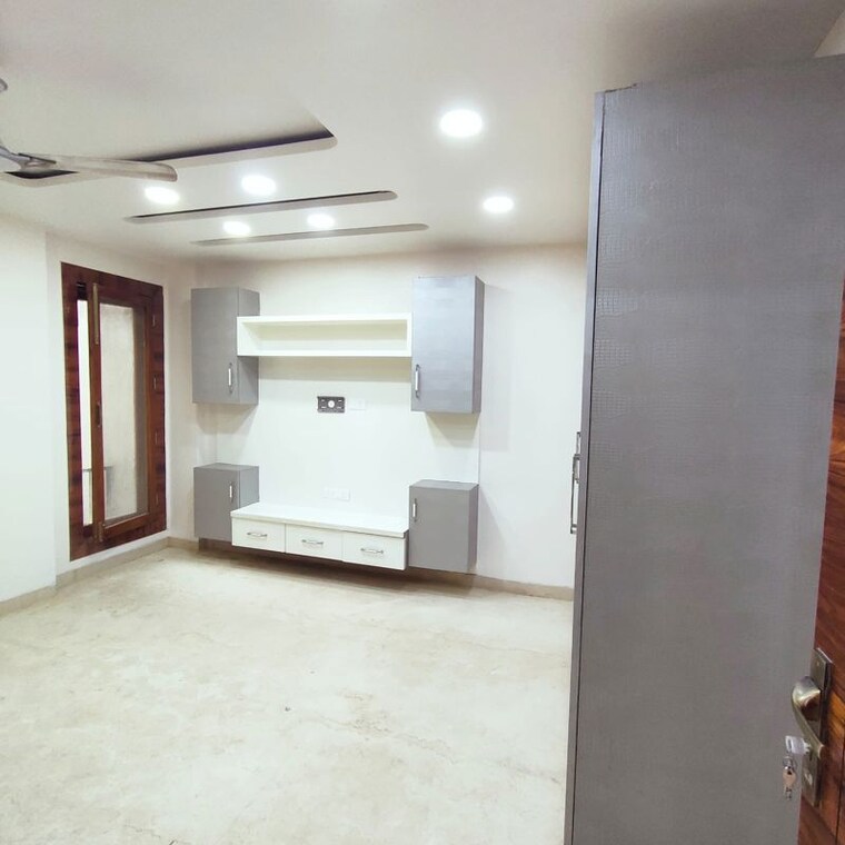 Room, model town phase 1 5 Bedroom 3600 Sq.Ft. Builder Floor In Model Town Phase 1 Delhi 10472557