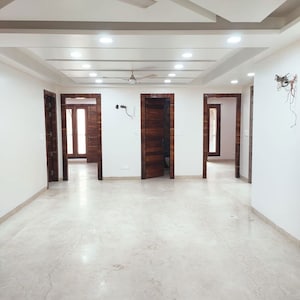 Room in 5 BHK Builder Floor at Model Town Phase 1 – for Rent