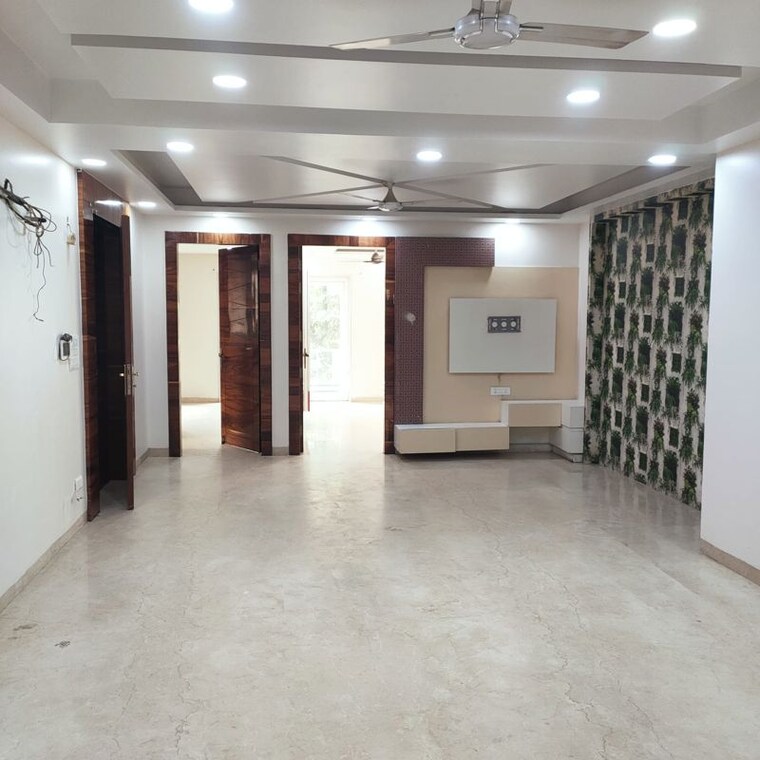 Room, model town phase 1 5 Bedroom 3600 Sq.Ft. Builder Floor In Model Town Phase 1 Delhi 10472557