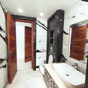 Team Area in 5 BHK Builder Floor at Model Town Phase 1 – for Rent