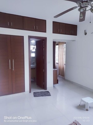 Room in 4 BHK Apartment at Vasant Kunj – for Rent