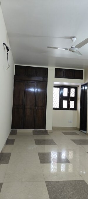 Furnished Amenities in 4 BHK Apartment at Vasant Kunj – for Rent