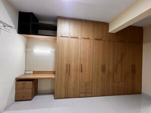 Room in 3 BHK Apartment at Fort Oasis, Ballygunge – for Rent