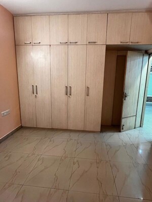Room in 3 BHK Apartment at Fort Oasis, Ballygunge – for Rent