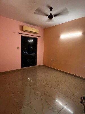 Room in 3 BHK Apartment at Fort Oasis, Ballygunge – for Rent