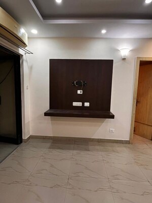 Room in 3 BHK Apartment at Fort Oasis, Ballygunge – for Rent