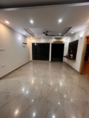 Room in 3 BHK Apartment at Fort Oasis, Ballygunge – for Rent