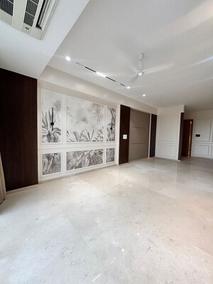 Room in 4 BHK Apartment at Rustomjee Parishram, Pali Hill – for Rent