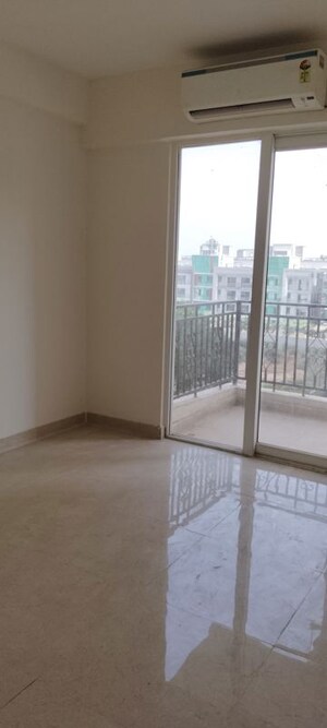 Room in 2 BHK Apartment at Ansal Sushant Estate, Sector 52 – for Rent