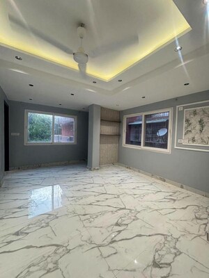 Parking in 3 BHK Apartment at Saket – for Rent