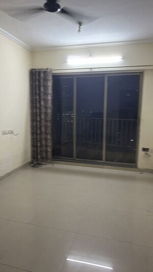 Room in 1 BHK Apartment at Bhoiwada – for Rent