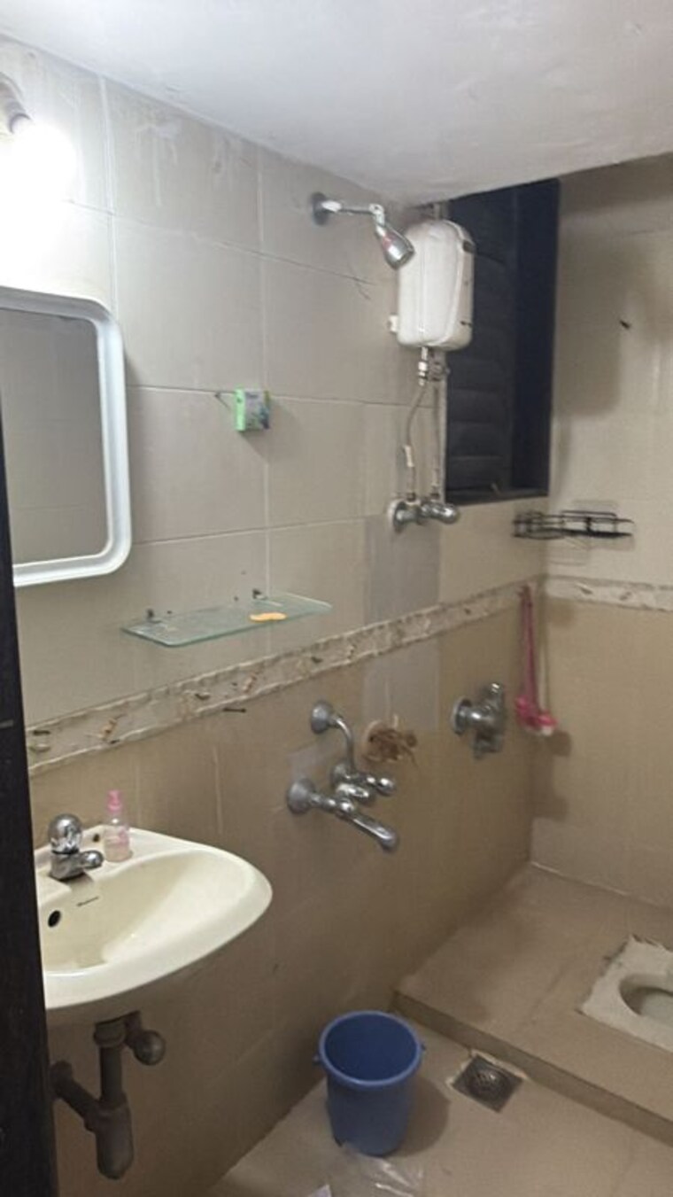 Bathroom, bhoiwada 1 Bedroom 570 Sq.Ft. Apartment In Bhoiwada Mumbai 10472812