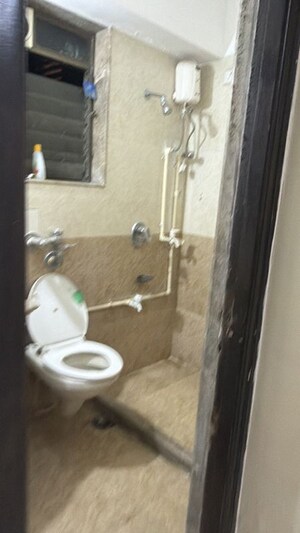 Bathroom in 1 BHK Apartment at Bhoiwada – for Rent