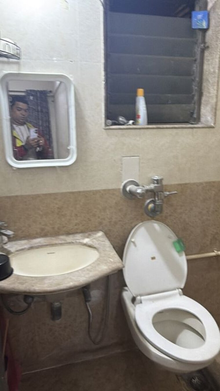 Bathroom, bhoiwada 1 Bedroom 570 Sq.Ft. Apartment In Bhoiwada Mumbai 10472812