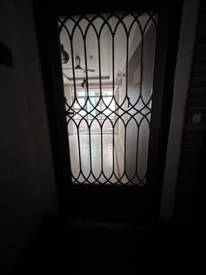 Lift in 2 BHK Apartment at Ansal Valley View Estate, Gwal Pahari – for Rent