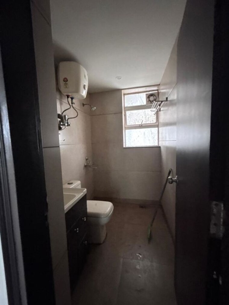 Bathroom, ansal-valley-view-estate 2 Bedroom 900 Sq.Ft. Apartment In Gwal Pahari Gurgaon 10472851
