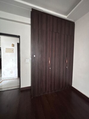 Room in 2 BHK Apartment at Ansal Valley View Estate, Gwal Pahari – for Rent
