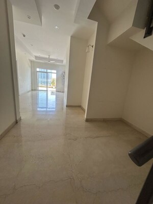 Room in 3 BHK Apartment at Indiabulls Sky Forest, Lower Parel – for Rent