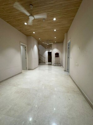 Room in 3 BHK Apartment at Indiabulls Sky Forest, Lower Parel – for Rent