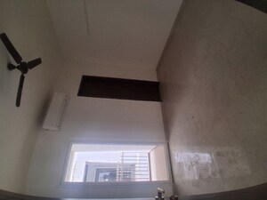Furnished Amenities in 2.5 BHK Apartment at BPTP Mansions Park Prime, Sector 66 – for Rent