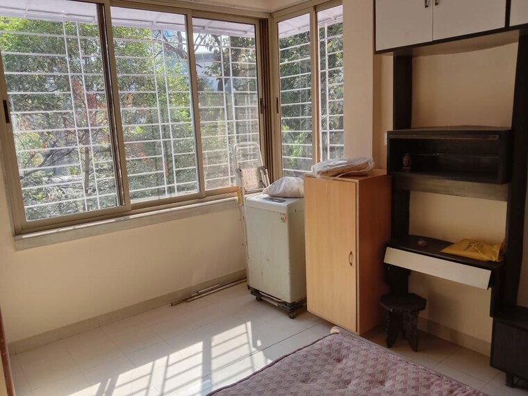 Balcony, shri-kumar-society 1 Bedroom 450 Sq.Ft. Apartment In Santacruz East Mumbai 10472915