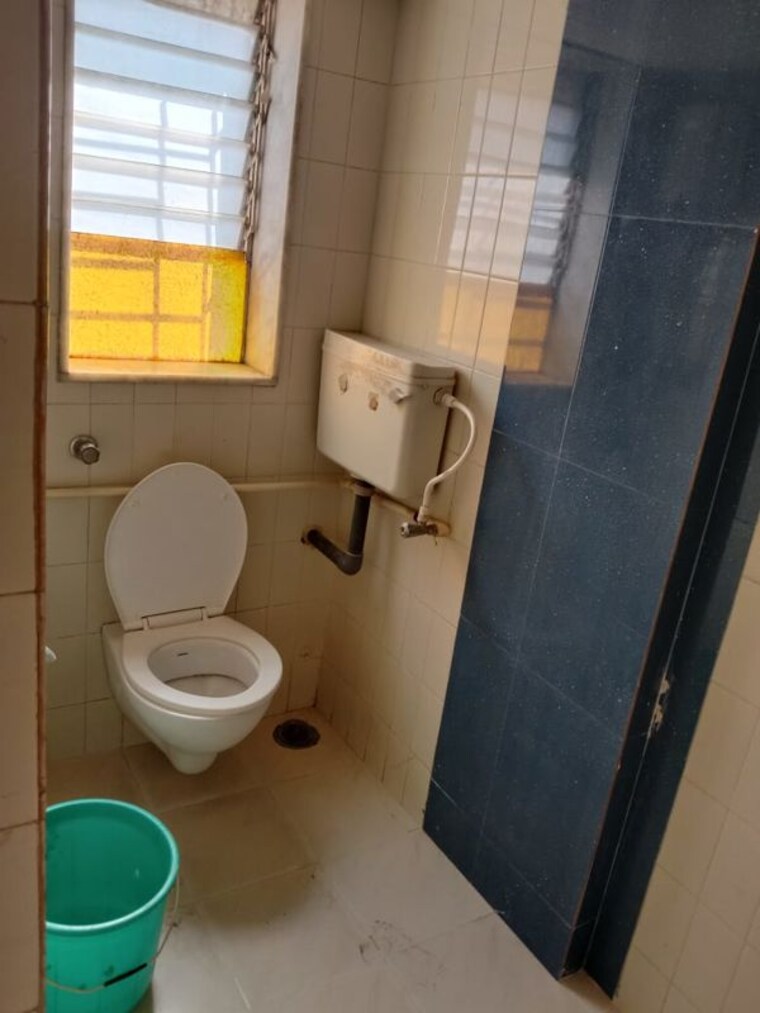 Bathroom, shri-kumar-society 1 Bedroom 450 Sq.Ft. Apartment In Santacruz East Mumbai 10472915