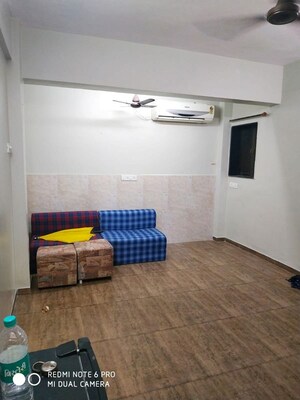 Team Area in 1 RK Apartment at Bandra West – for Rent